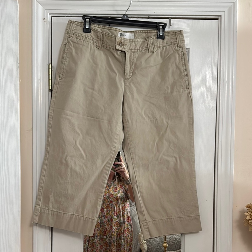 GAP Khaki Capri Pants